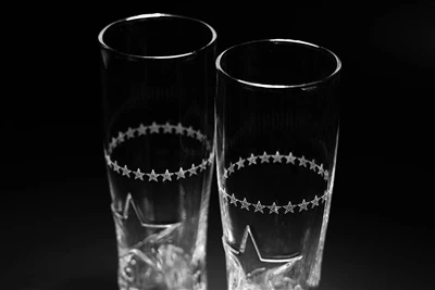 ZGS Glass、カスタムガラス製品向けの高度なレーザー穴あけ加工で業界標準を再定義